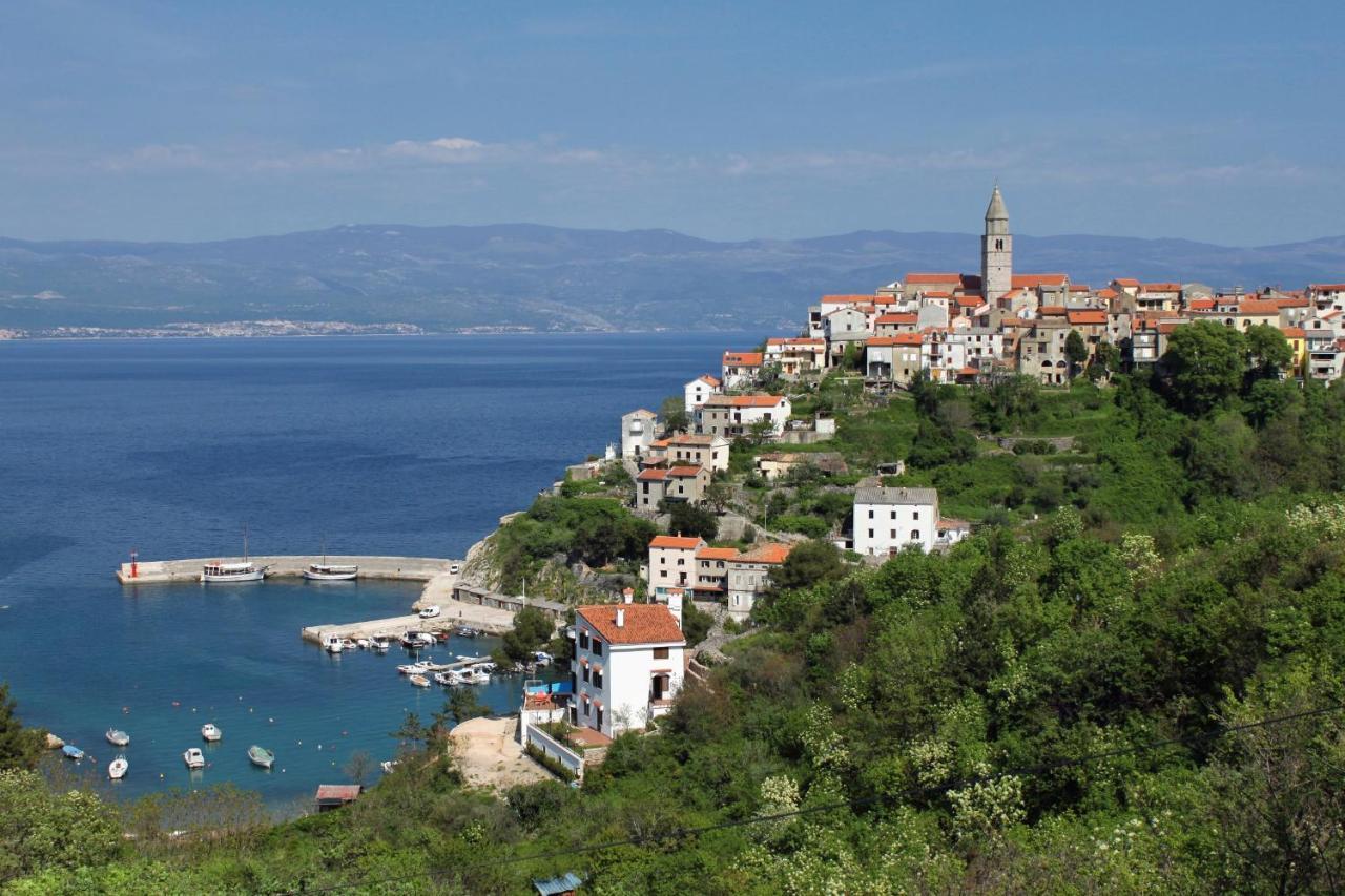Apartments With A Parking Space Vrbnik, Krk - 429 Екстер'єр фото