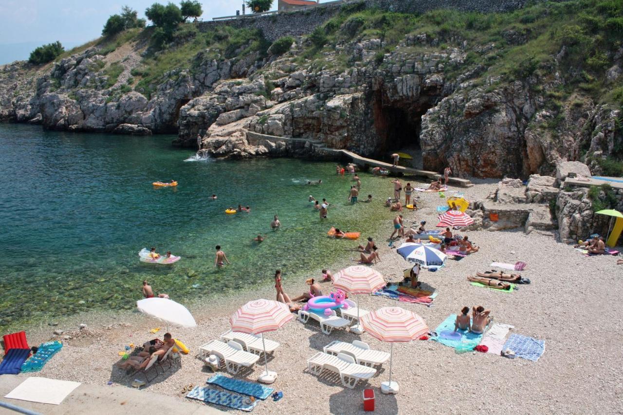 Apartments With A Parking Space Vrbnik, Krk - 429 Екстер'єр фото